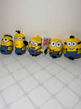 Despicable Me Set of 5 Yellow Plush Minions